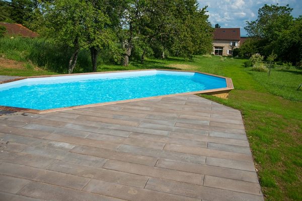 Les piscines et spas par Perret Paysage à Tournus