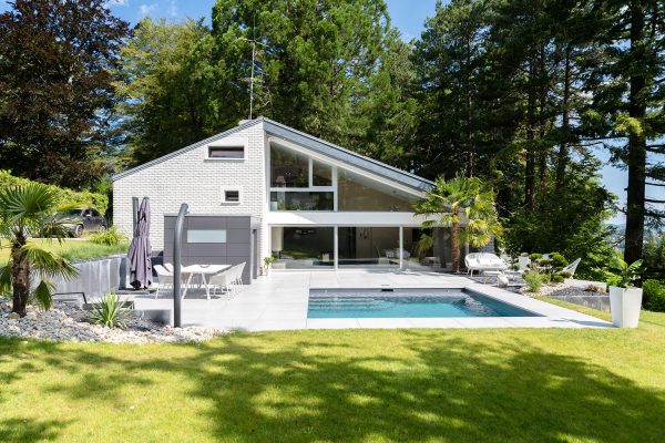 Les piscines et spas par Perret Paysage à Tournus