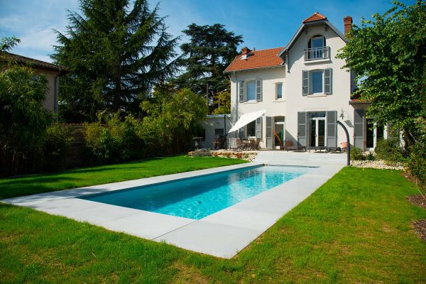 Les piscines et spas par Perret Paysage à Tournus