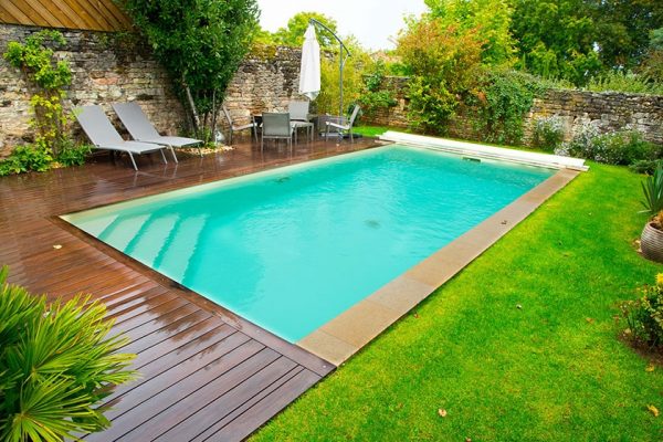 Les piscines et spas par Perret Paysage à Tournus