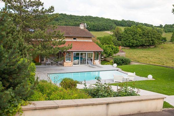 Les piscines et spas par Perret Paysage à Tournus