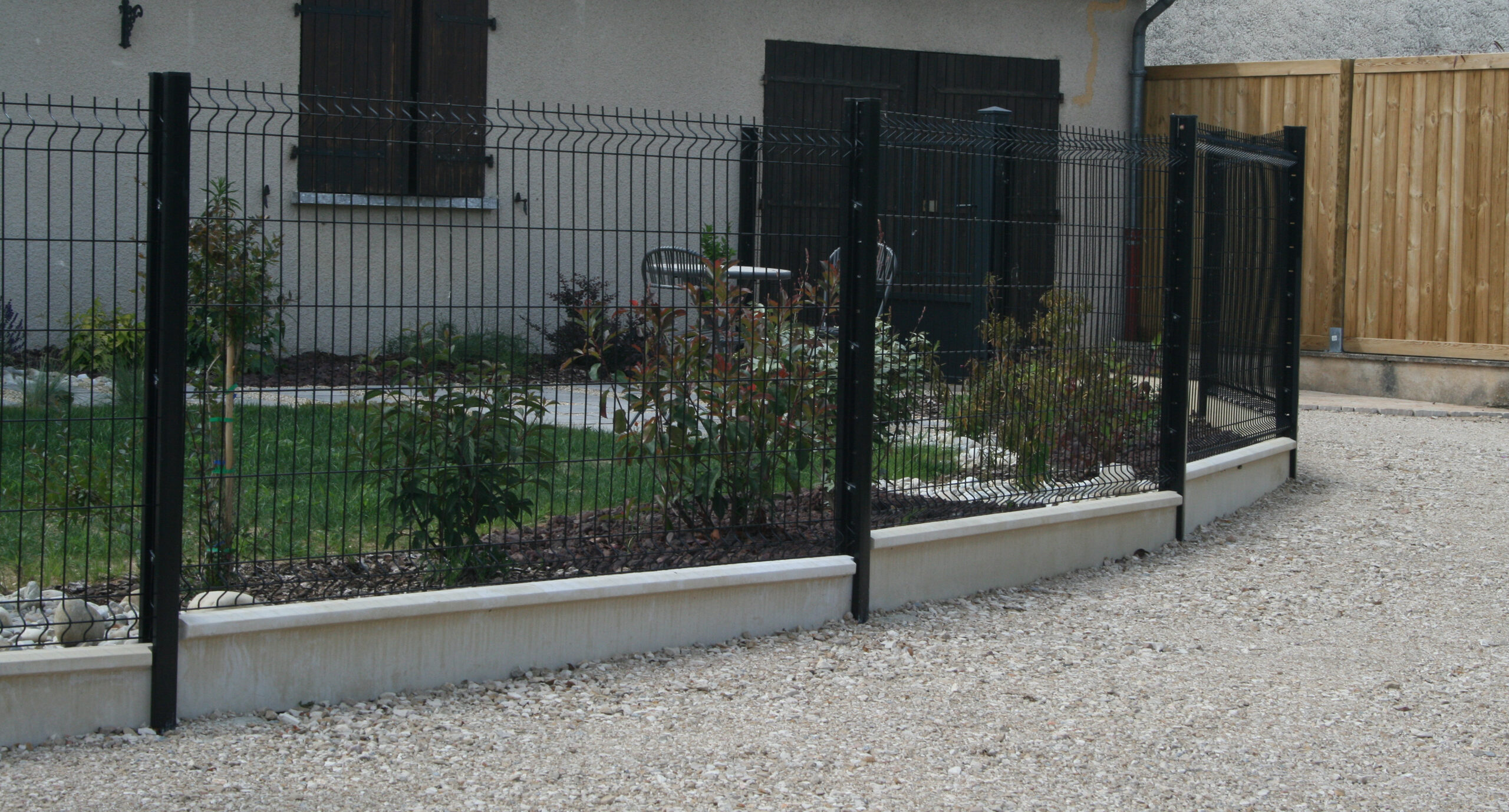 Installation de portail, clôture et brise vue | Perret Paysage