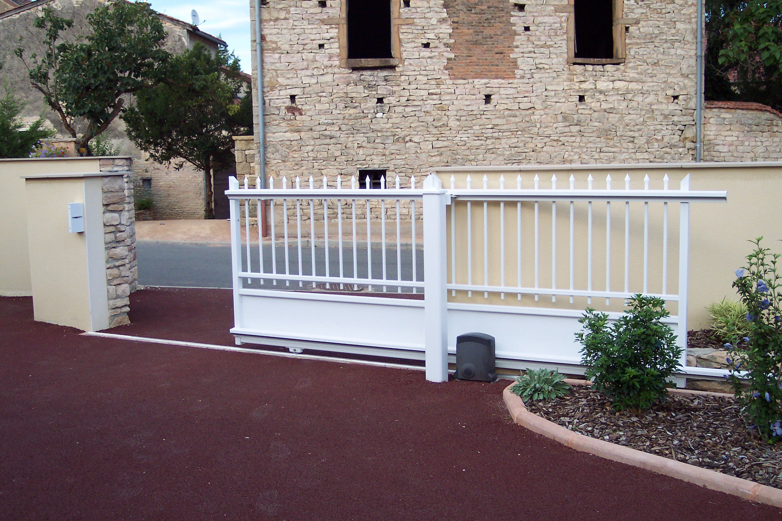 Installation de portail, clôture et brise vue | Perret Paysage