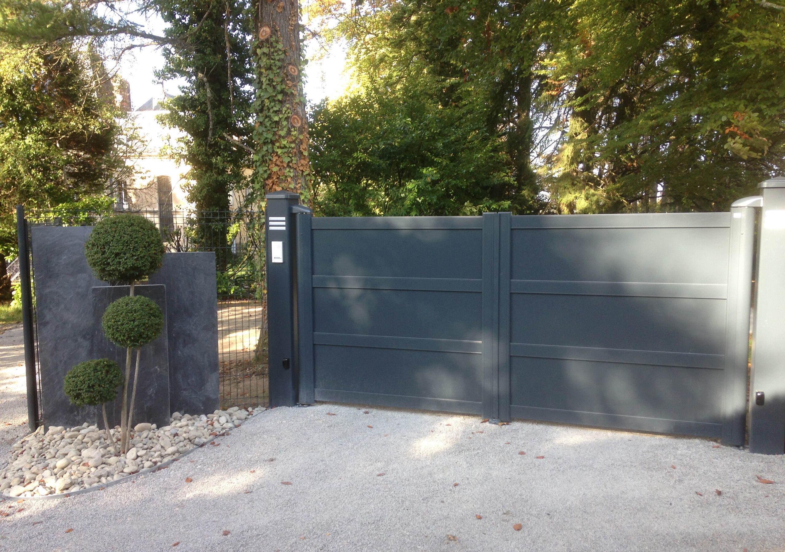 Installation de portail, clôture et brise vue | Perret Paysage